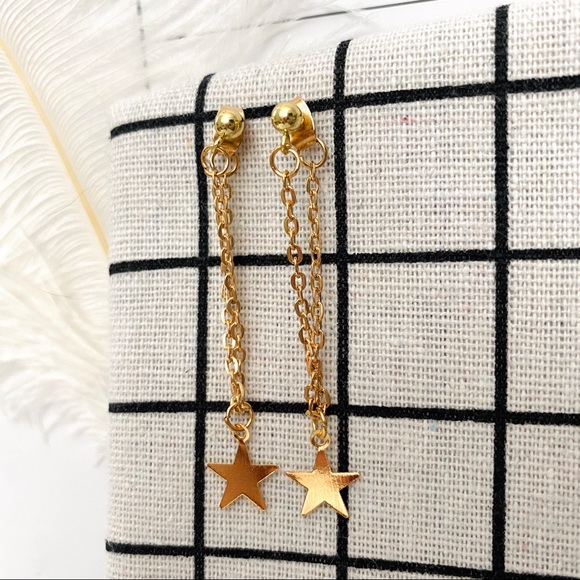 Unique Design//Boutique Star ⭐️ Earrings - Picture 4 of 6